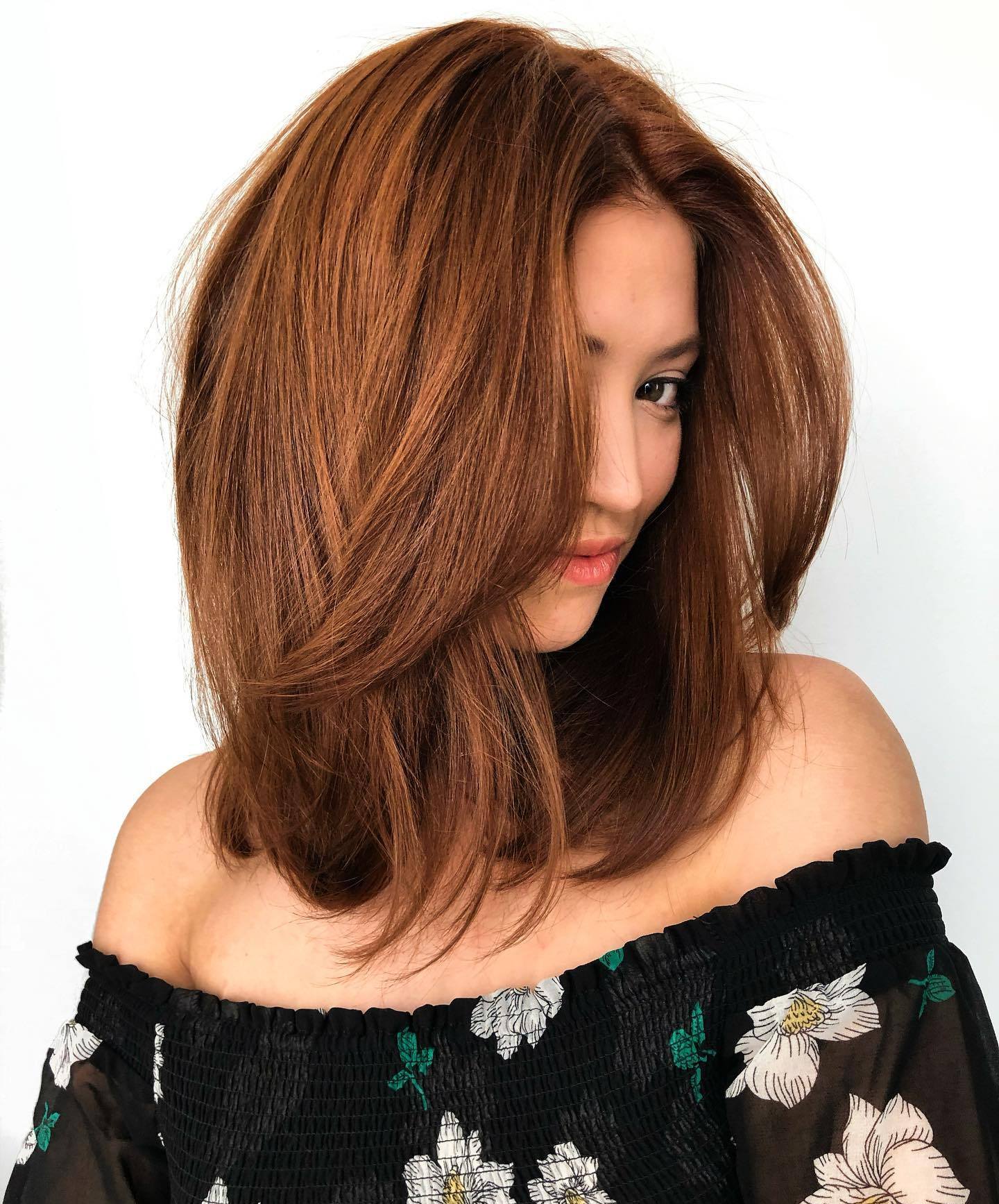 Chic Voluminous Mid-Length Hairstyle